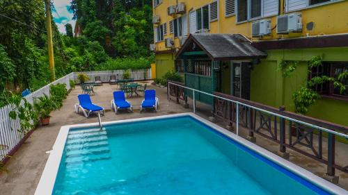 Pineapple Court Hotel in Ocho Rios