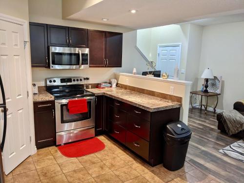 3 Beds/ 1 Bath Suite By 2 shopping Centres, Costco, Best Buy