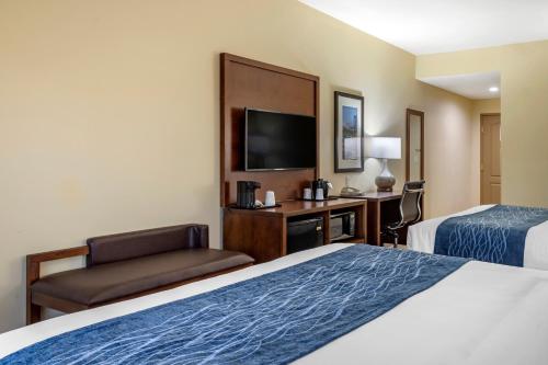 Comfort Inn & Suites High Point - Archdale Stop at Country Inn & Suites by Carlson High Point to discover the wonders of Archdale (NC). The hotel has everything you need for a comfortable stay. Service-minded staff will welcome and guide you a