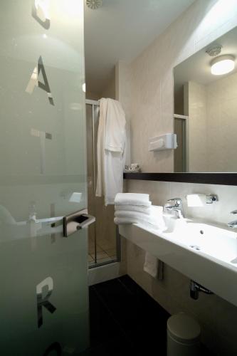 Hotel Central - image 5