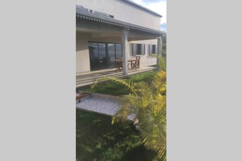 Villa récente contemporaine Malana 4 ch 130m2