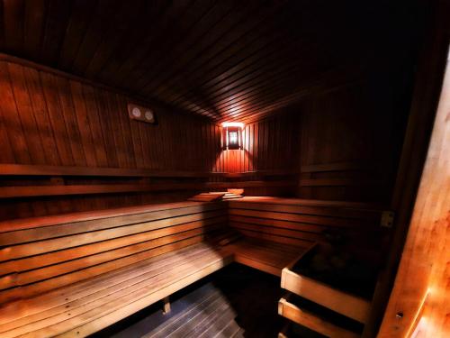 Balkan Hotel - image 10