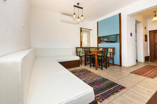 Central House with Shared Pool near Paradise Bay in Bodrum