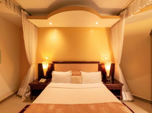 Royal Suites Hotel - Tree-bedrooms Suite 1