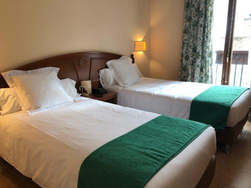 2 twin beds