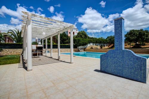  3 Bedroom Apartment with Pool View in Alvor in Alvor