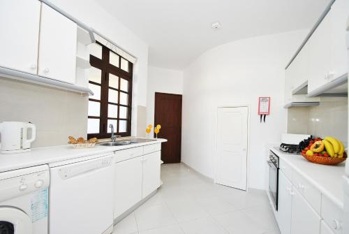 Kitchen, Villa Isa Joe by Algarve Vacation in Almancil