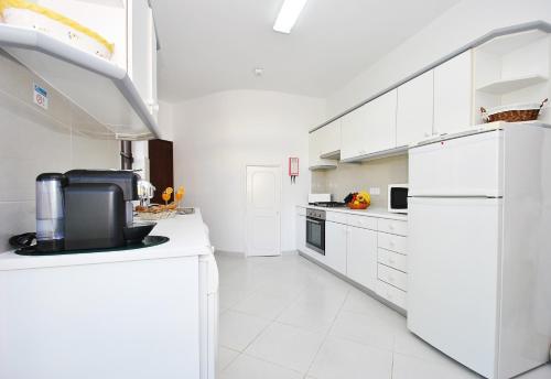 Kitchen, Villa Isa Joe by Algarve Vacation in Almancil