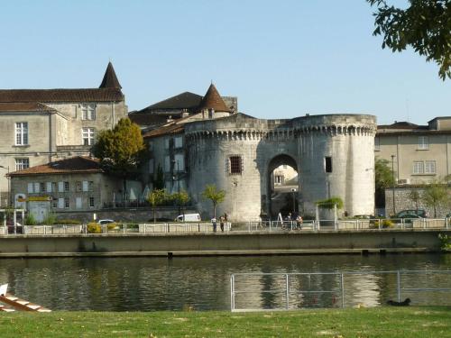 LE COCON #Centre ville #100m de la Charente