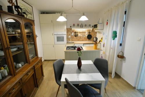 Melon-1, Murter, House for rest, Murter (Morter) (foto 6)