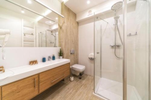 Two-Bedroom Apartment - free access to swimming pool and spa facilities image 6