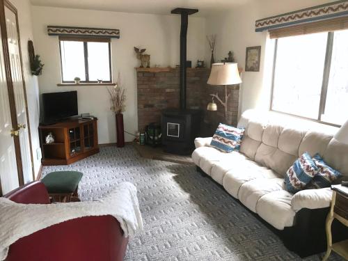 Grand Canyon Cottage at Historic Wrigley Ranch with Horseback Riding & Hiking in Parks