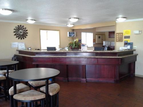 Travelodge by Wyndham Tulsa - image 5