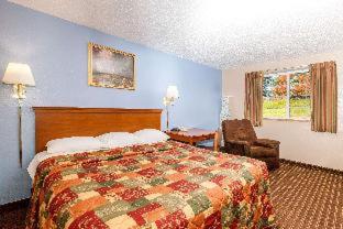Super 8 by Wyndham Johnstown/Gloversville, Johnstown (photo 2)