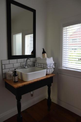 T H E B A R N Boutique Accomodation