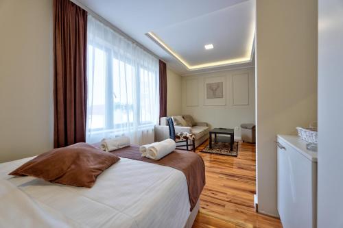 1 queen bed, 1 sofa bed