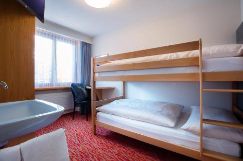 1 king bed, 1 bunk bed