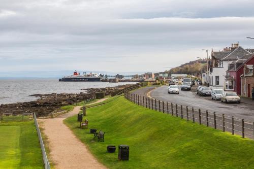 Beach Front Flat, Brodick