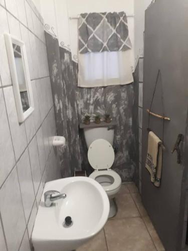 Bathroom, Greenhill Chalets Grootfontein in Grootfontein