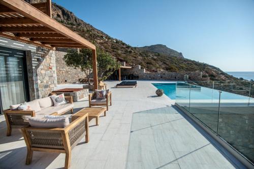 Luxury Villa Gina - Next to the beach amazing Sea View in Crete - main image