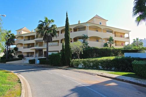 Praia Village CD 174, Sleeps 4 adults 2 children