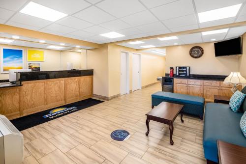 Days Inn by Wyndham Murphy - image 9