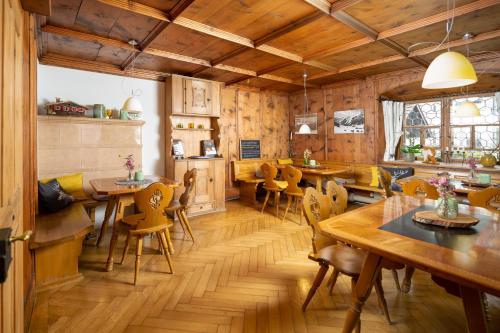 ห้องอาหาร, Gasthaus Rössle (Gasthaus Rossle) in เนนซิง