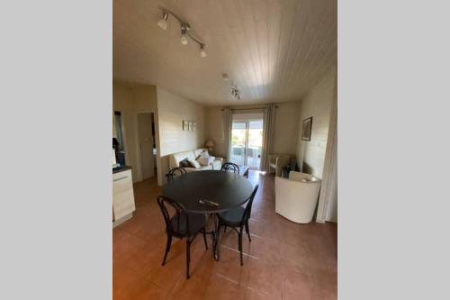 Chalet 6p dans un parc residentiel dans le Golfe de Saint Tropez (in a park in the Gulf of Saint Tro in Les Paris