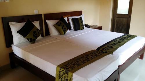 Bed, Grand 7 Hotel Thalawathugoda in Malabe