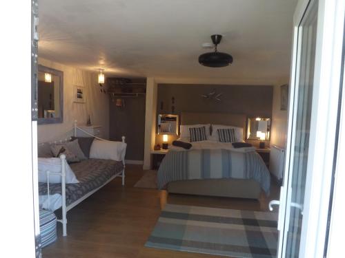 The Swallows Guest House – Llandysul