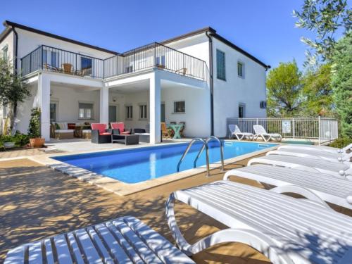 Apartments Siparis with Pool Umag