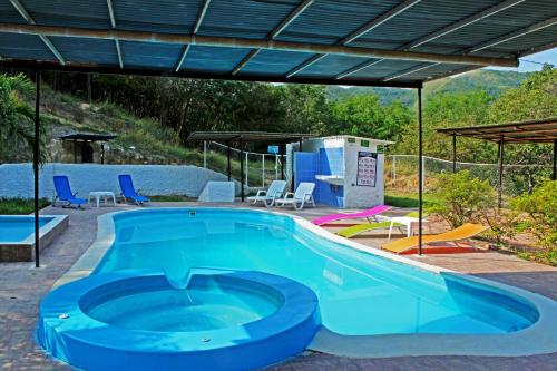 Peldbaseins, Girardot Cabañas - Balcón de Guabinal (Girardot Cabanas - Balcon de Guabinal) in El Brasil