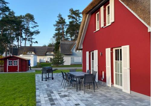 Viesnīcas āriene, Modernes Reetdach-Ostseeferienhaus Bella Mare, Insel Usedom mit Sauna, Kamin & Sonnenterrasse in Zirchow