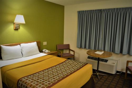 1 queen bed