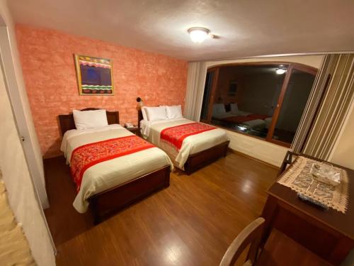 1 double bed, 1 twin bed
