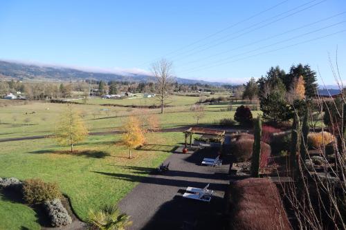 The Setting Inn Willamette Valley - Photo 2