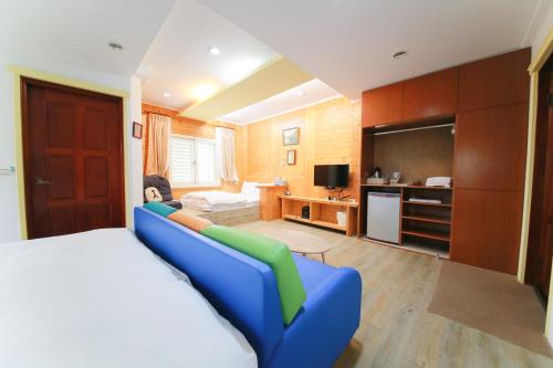 동 산 허 B&B