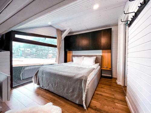 2 bedrooms, 3 beds