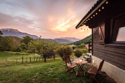 Un petit chalet cocooning au calme et vue montagne gîte à louer Le Perrin