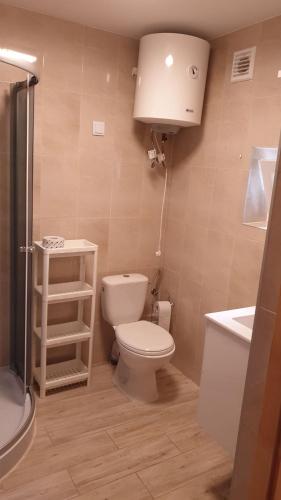 3 bedrooms, 8 beds
