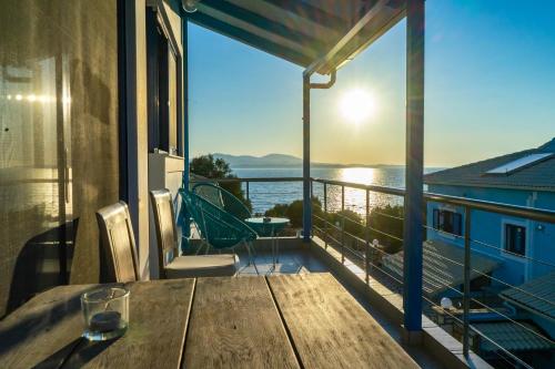 ระเบียง/ชานเรือน, Iris Villas in อีเพียรุส