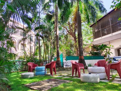 Hostel Lifespace- Garden Bungalow with Pods, CoWork & Cafe Pune