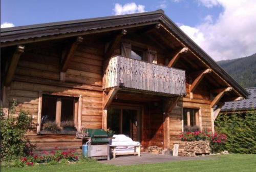 Brilliantly located spacious 4-Bedroom Chalet Les Carroz d’Araches
