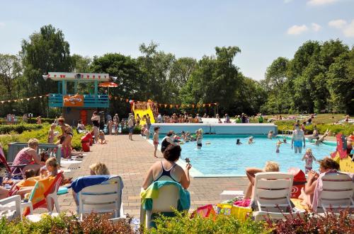 Peldbaseins, Vakantiepark Bosmeer Friesland in Weststellingwerf