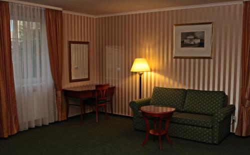 2 bedrooms, 5 beds