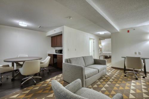 Holiday Inn Hotel & Suites Madison West, an IHG Hotel