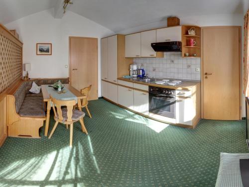 Gasthof-Metzgerei Hirschbichler - Chiemgau Karte in 因策爾市中心