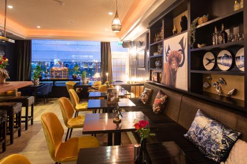 Restaurant, Hotel Cafe Restaurant De Posthoorn in Dongeradeel