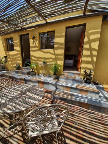 Comoditats, Lebo's Soweto Backpackers in Soweto