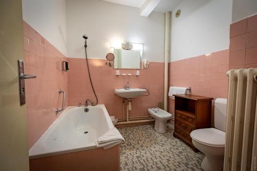 Hotel Christina - Contact Hotel - image 3